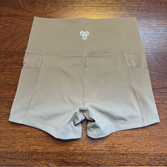 tnaSLICK tennis mid-rise 3” short - Picture 2 of 8